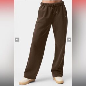 ALO espresso accolade straight leg sweatpants